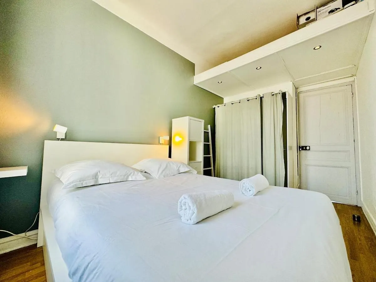 Le Mediterranee - Apt 4 Pers - 200 M Des Plages Antibes 0*,  France